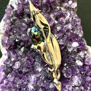 MN Beautiful Thistle pin in Crystals, Vintage, Unmarked REDUCED